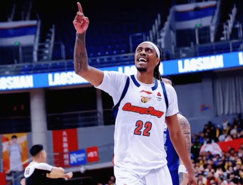 天博体育官方入口-麦考尔出战43分钟，投篮27中13狂砍43分3篮板3助攻2抢断